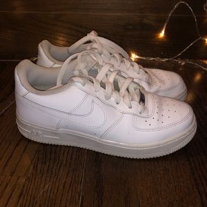 WHITE NIKE AIR FORCE 1 (AF1)